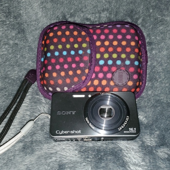 Camera w/ case - Picture 1 of 1